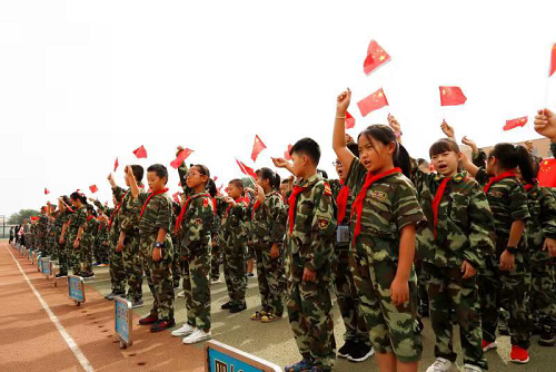 鄂托克旗实验小学军事演练开启第一课